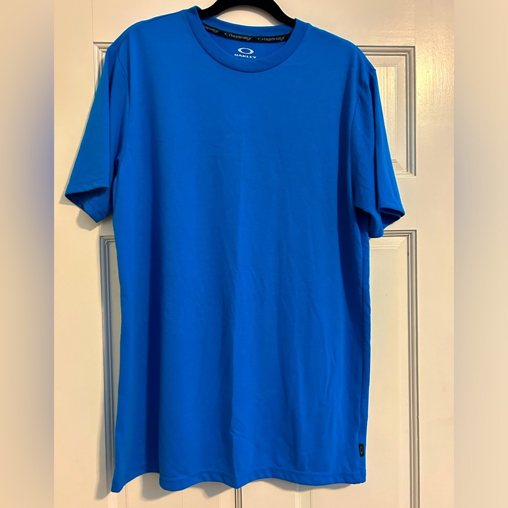 Men’s Oakley T-shirt